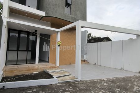 Dijual Rumah 2 Lantai Dekat Kantor Pemda Sleman
