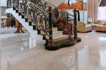 Jual Rumah Mewah Nego Furnish 11 BR Kolam Renang Luas 688 m2  Bangunan 1000 m2 di Simprug Garden, Permata Hijau, Grogol Selatan, Jakarta Selatan