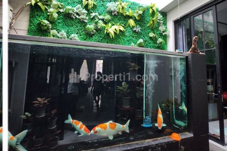 Dijual Rumah Royal Residence Buckingham Full Furnished Spesial 5+1 Kamar Tidur Dekat Pakuwon Mall, Citraland, WBM Surabaya