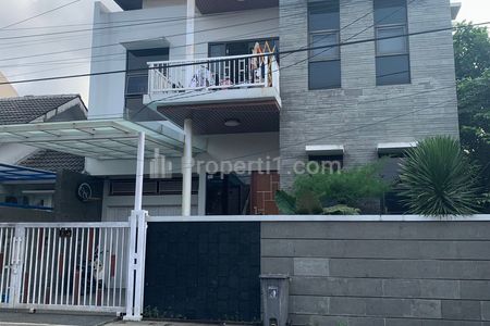 Dijual Rumah Hook Siap Huni 3 Lantai Semi Furnished di Perumnas Karawang