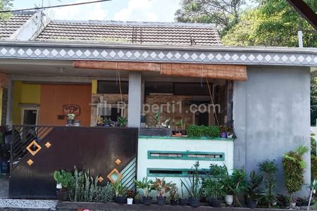 Dijual Rumah Luas + Hook Istimewa Sangat Strategis di Pakis, Malang