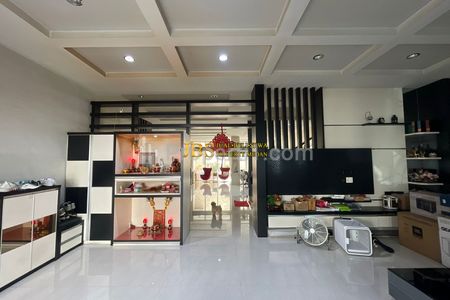 Rumah 2,5 Tingkat Dijual di Komplek Mutiara Residence Medan