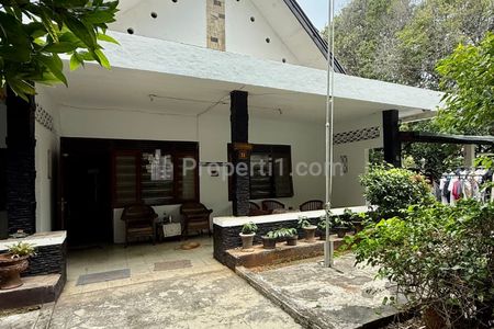 Jual Rumah di Kebayoran Baru Jakarta Selatan - 5 Kamar Tidur Hadap Utara & Timur (Hook)