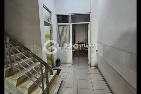 Dijual Ruko Berserta Usaha Apotek Langsung Berbisnis Lokasi Strategis di Jalan Muwardi Grogol Jakarta Barat