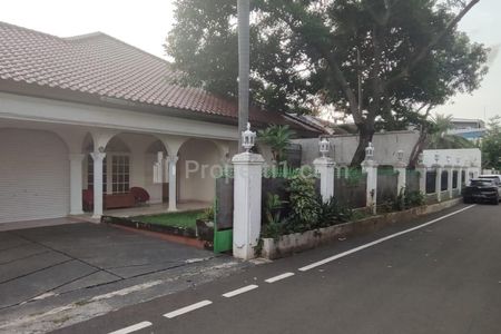 Disewakan Rumah dengan Swimming Pool di Ragunan, Pasar Minggu, Jakarta Selatan