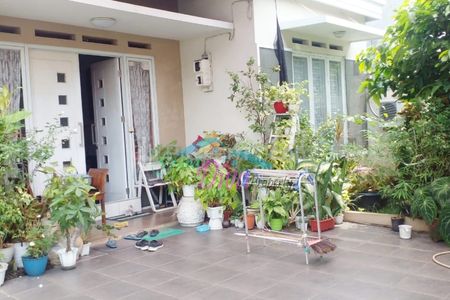 Dijual Rumah + 8 Kamar Kost-kostan di Panglima Polim, Jakarta Selatan