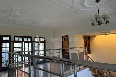 Dijual Rumah 2 Lantai di Kutisari Indah Utara, Surabaya