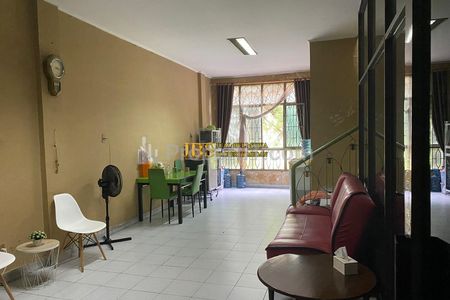 Jual Ruko 3,5 Tingkat di Komplek Graha Metropolitan Jalan Kapten Sumarsono (Hadap Jalan Besar)