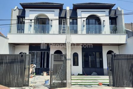 Dijual Rumah Kawasan Manyar Kertoarjo Baru Gres Siap Huni Dekat RSUD dr. Soetomo di Perumahan Manyar Tompotika Surabaya Timur