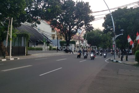 Jual Cepat Rumah Tua di Jalan Wijaya 1, Petogogan, Kebayoran Baru, Jakarta Selatan