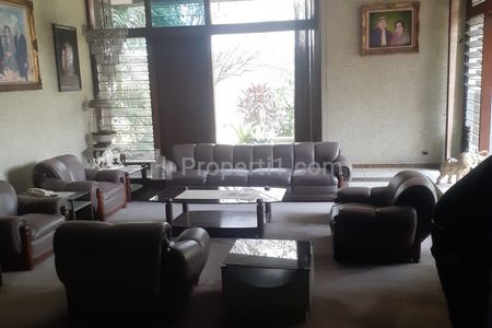 Jual Rumah Lama 2 Lantai di Condet Raya, Kramat Jati, Jakarta Timur
