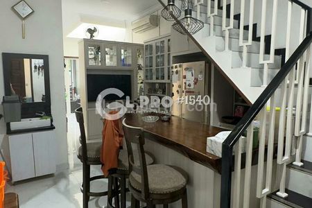 Dijual Rumah Tinggal + Kost Luas 215m2 Bangunan Baru 2021 Bisa KPR Bank di Kebon Jeruk Jakarta Barat