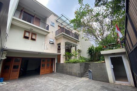 Disewakan Rumah di Area Senopati Jakarta Selatan