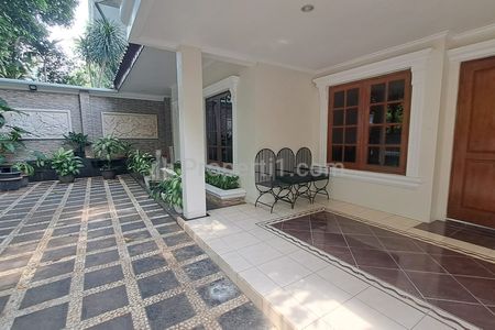 Sewa Rumah Siap Huni 5 BR Furnish Nego, One Gate System, Dekat SCBD, Senopati, Gunawarman, Suryo, Trunojoyo, Kebayoran Baru, Jakarta Selatan