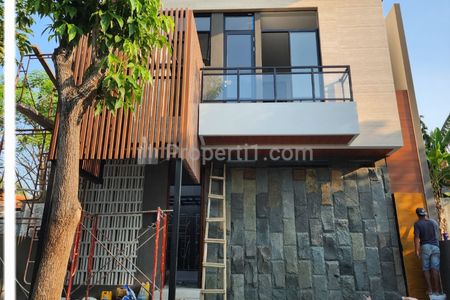 Dijual Rumah dengan Kolam Renang di Citraland Alam Hijau Surabaya Barat, Dekat Woodland, Universitas Ciputra, Hokky Buah, Fresh Market Citraland