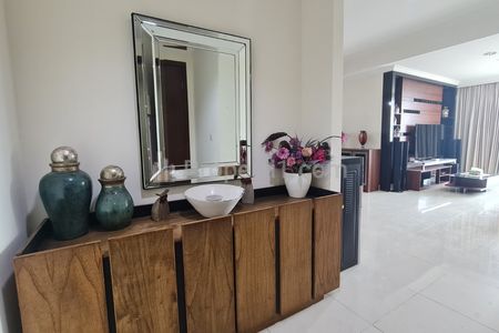 Sewa Apartemen Denpasar Residence Jakarta Selatan - 3BR Furnished