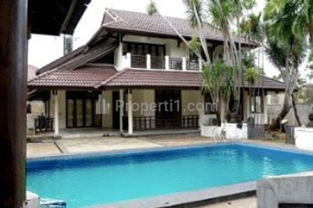 Disewakan Rumah Ada Kolam Renang di Cipete Selatan, Jakarta Selatan