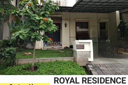 Dijual Rumah Royal Residence Semi Furnished - Lokasi Terdepan - Halaman Belakang Luas Hijau Asri Dekat Pakuwon Mall, Citraland, Surabaya