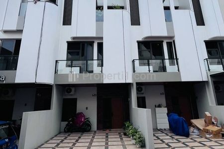 Dijual Rumah 3 Lantai dengan Rooftop di Matraman Jakarta Timur, 5 Menit ke UNJ, Dekat Stasiun Matraman, Cempaka Putih, FKUI, Toll Rawamangun