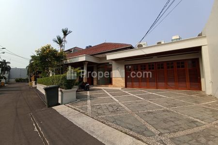 Disewakan Rumah 1 Lantai Private Pool Dekat Stasiun MRT di Cipete, Jakarta Selatan