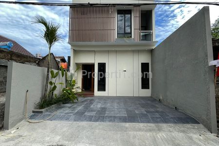 Dijual Rumah Modern Minimalis 2 Lantai dekat Stadion Maguwoharjo Sleman
