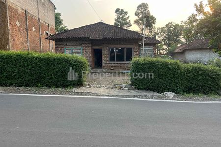 Dijual Tanah Bonus Rumah 846m² Strategis Tepi Jl Raya Kerjo Karanganyar