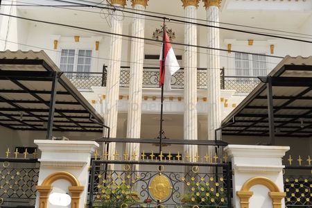 Jual Cepat Rumah Mewah Terawat Semi Furnish di Komplek Pondok Jati Murni Kota Bekasi