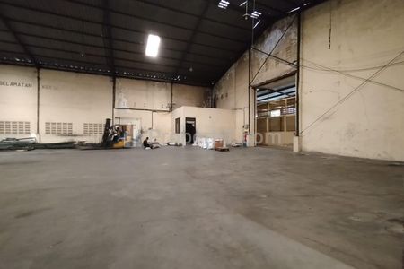 Disewakan Gudang Ex Pabrik di Margomulyo Indah