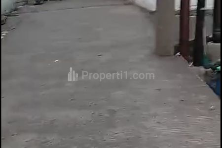 Dijual Rumah Kontrakan 4 Pintu + Tanah, Sangat Cocok untuk Invest, Masuk Mobil, Strategis, Nyaman dan Aman, Wilayah Tanah Baru, Depok