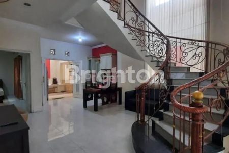 Dijual Rumah 2 Lantai di Tenggilis Utara Surabaya