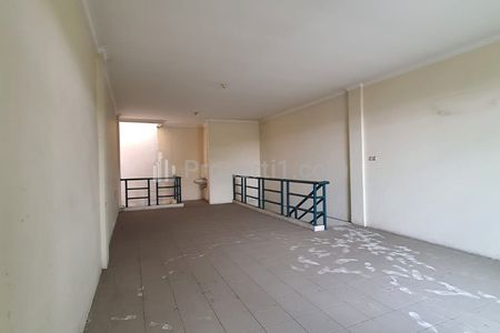 Disewakan Ruko Grisenda 3 Lantai di PIK Jakarta Utara