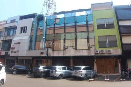 Dijual Ruko Gandeng  4 lantai Perlu Renovasi, Luas Tanah 152m2, 4 Lantai, SHGB, di Komplek Ruko Golden Truly Fatmawati, Jakarta Selatan
