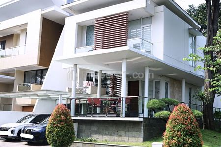Dijual Rumah Mewah Hoek 2,5 Lantai di Citra 7 Kalideres Jakarta Barat