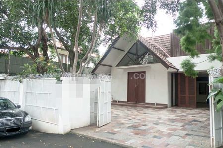 Jual Rumah Jl. Benda, Kemang, Jakarta Selatan, LT 1000m2 / LB 1400m2, Swimming Pool, Garasi 5 Mobil, 28M Nego