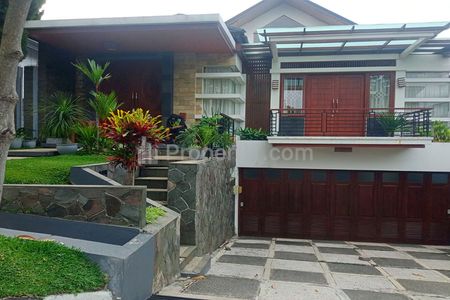 Jual Rumah Full Furnish Serasa Villa sengan 7 Kamar Tidur 6 Kamar Mandi dan Swimming Pool di Resort Dago Pakar Bandung