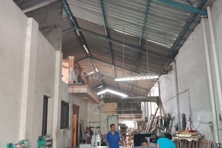 Jual Rumah dan Gudang Raya Wonorejo Selatan Dekat MERR Surabaya