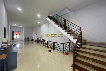 Dijual Ruko Gandeng 3,5 Tingkat di Jalan T. Amir Hamzah - Medan