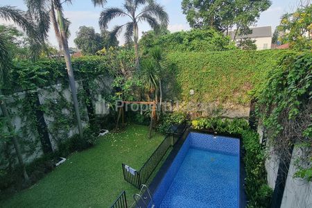 Sewa Rumah di Kemang Jakarta Selatan Ada Kolam Renang - 4 Kamar Tidur Semi Furnished