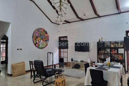 Dijual Rumah Lama di Lebak Bulus Raya, Jakarta Selatan - Bisa Dibangun untuk Usaha dan Kantor
