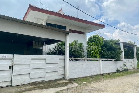 Dijual Rumah Mewah dengan Kolam Renang di Area Raya Pekayon, Buaran Jati, Sukadiri, Kabupaten Tangerang, Banten