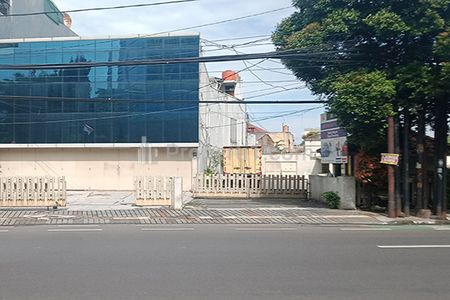 Jual Gedung dengan Tanah 2100 m2 Muka 26 Meter SHM Super Strategis untuk Kantor atau Komersial di Jl. Wastukencana Bandung