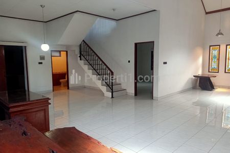 Disewakan Rumah Town House Plus Swimming Pool di Cilandak Barat, Cilandak, Jakarta Selatan