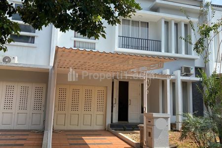 Sewa Cepat Rumah Cluster Topaz PHG Gading Serpong Tangerang, Depan Kolam Renang