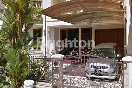 Dijual Rumah 2 Lantai di Cluster Dharmahusada Regency Surabaya