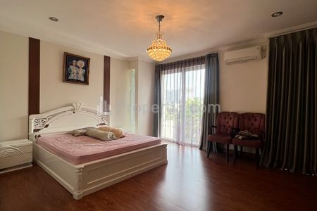 Jual BU Rumah di Pondok Indah, Jakarta Selatan Sertifikat SHM - 4+1 Kamar Tidur Furnished