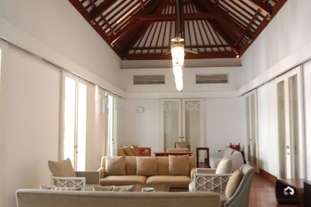 Sewa Rumah Siap Huni Bisa Buat Kantor 4 BR Ada Kolam Renang, 2 Lantai, Luas 2100 Meter di Kemang Dalam, Dekat Ampera, Simatupang, Jakarta Selatan