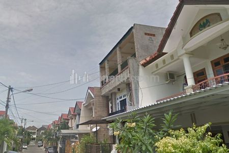 Dijual Rumah 3 Lantai di Dharmahusada Mas, Surabaya