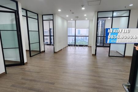 Disewakan Office District 8 SCBD Jakarta Selatan di Prosperity Tower, Luas 133 Sqm - Semi Furnished