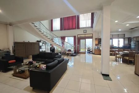 Jual Rumah Mewah Mekarwangi Dekat Tol Moh Toha Bandung