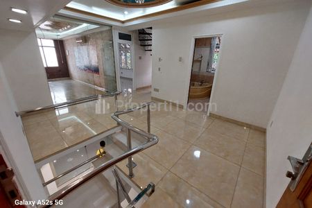 Jual Cepat Rumah Hoek di Tanjung Duren Jakarta Barat